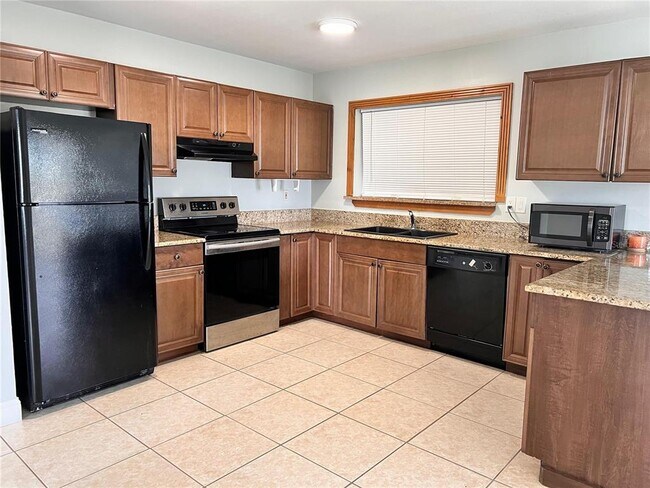 Foto del edificio - 1299 Birchcrest Blvd