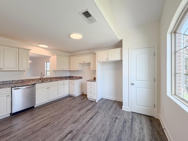 Building Photo - 1240 Orchard Dr