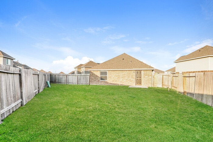 Foto del edificio - 3117 Buttercup Dr