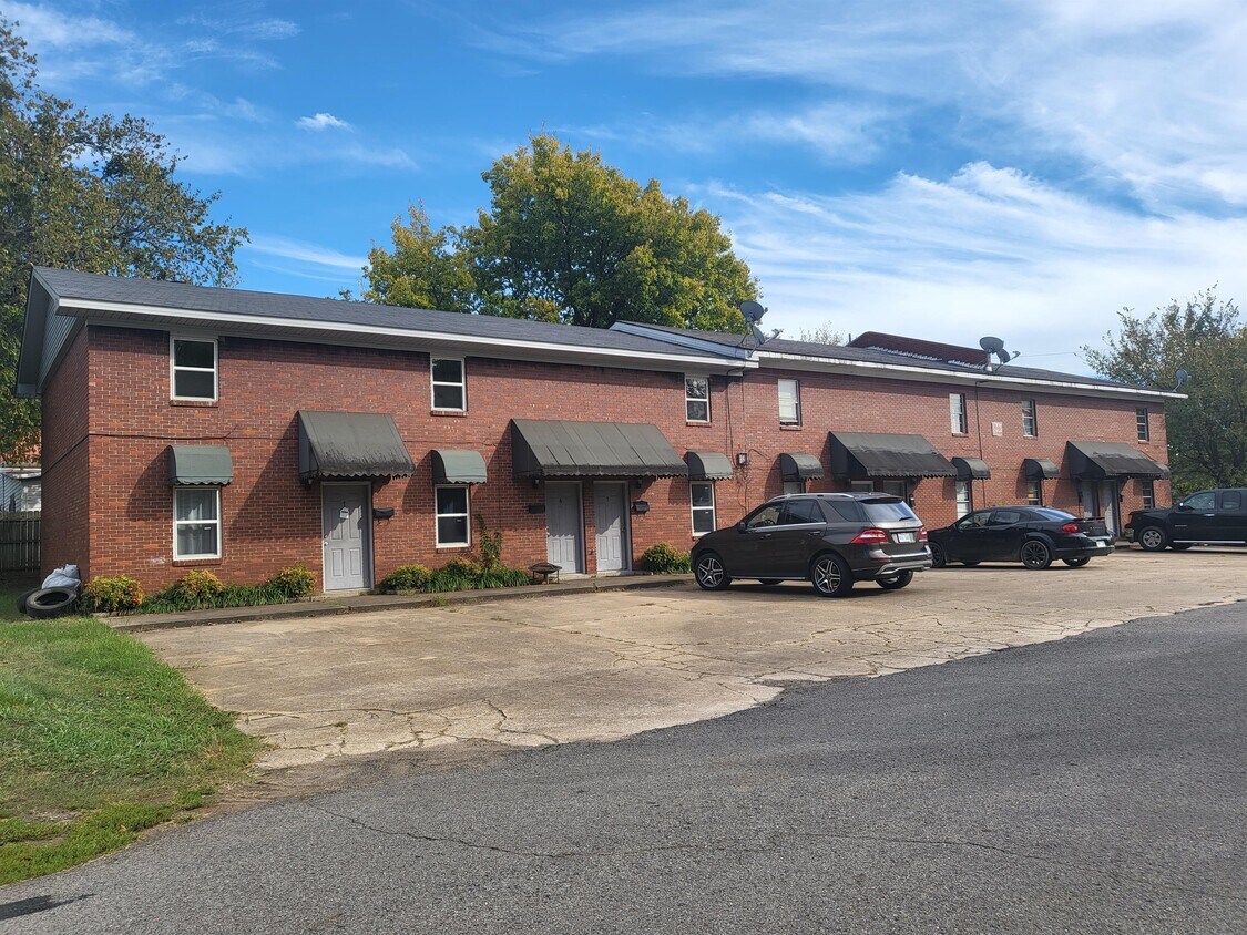 Building Photo - 203 Cemetery St