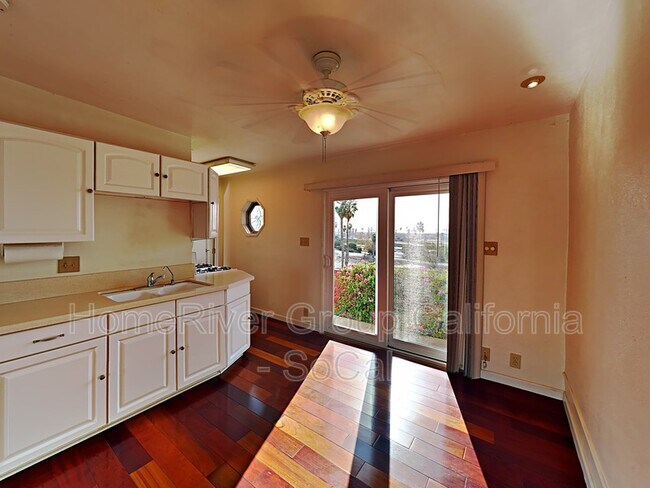 Building Photo - 2228 Vista Del Mar Dr