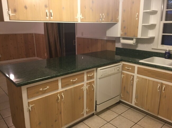 Building Photo - Nice 4 Bed/2 Bath in Montgomery