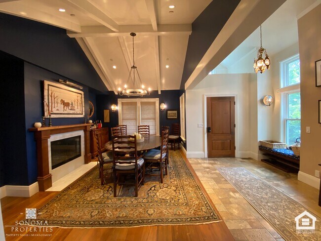 Foto del edificio - Stunning Furnished Eastside Home