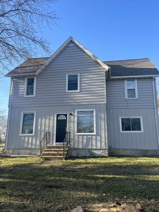 1822 Vine St, Eau Claire, WI 54703 Townhome Rentals in Eau Claire WI