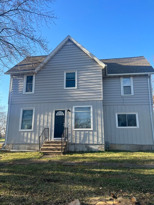 1822 Vine St, Eau Claire, WI 54703 Townhome Rentals in Eau Claire WI