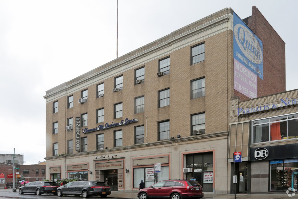 Foto del edificio - 3520 Broadway