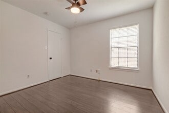 Building Photo - 6 Green Slope Pl