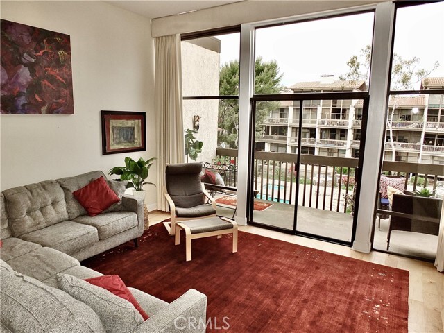 Building Photo - 7321 Marina Pacifica Dr N