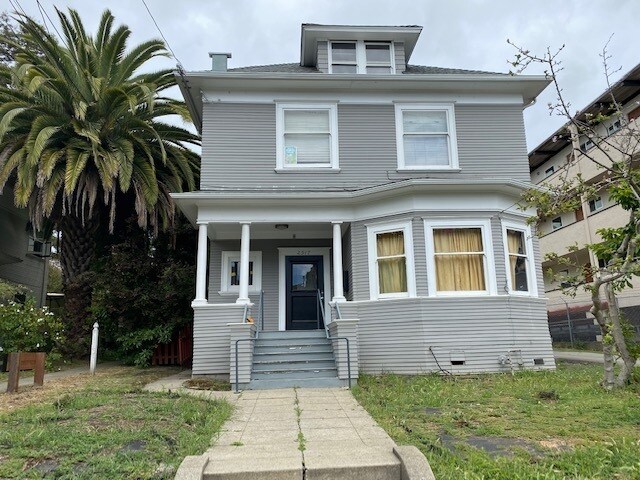 Primary Photo - 2517 Regent St