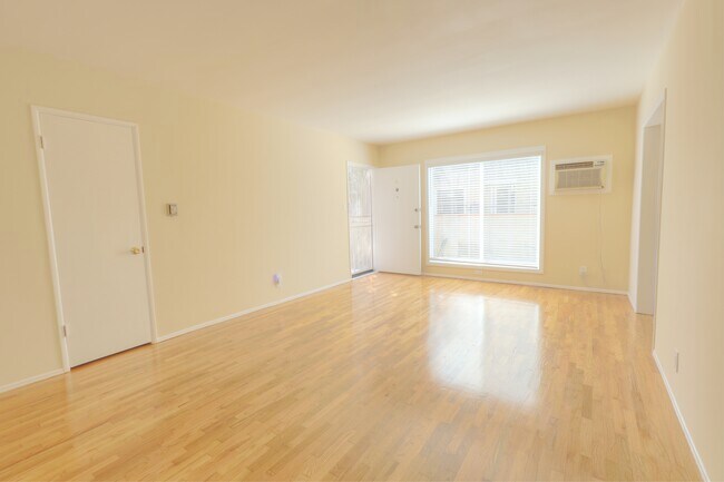 Living Room - 10459 Riverside Dr