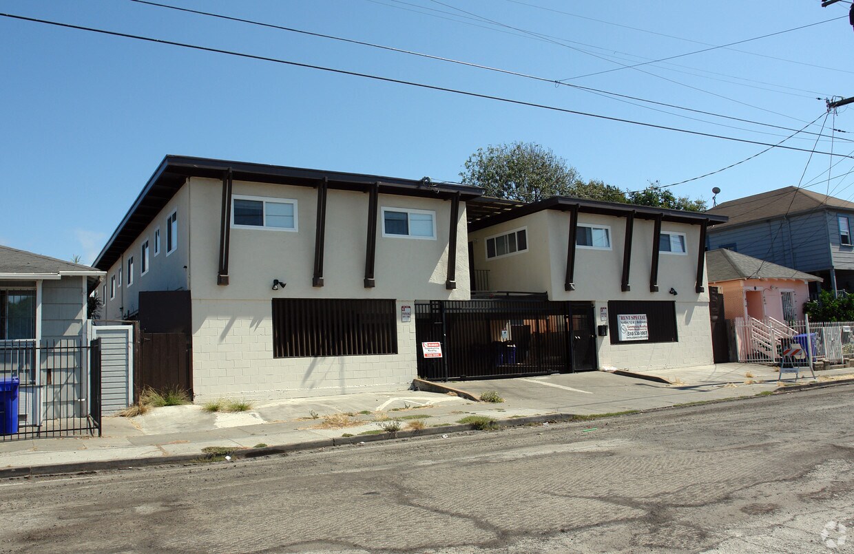 Building Photo - 456 20th St