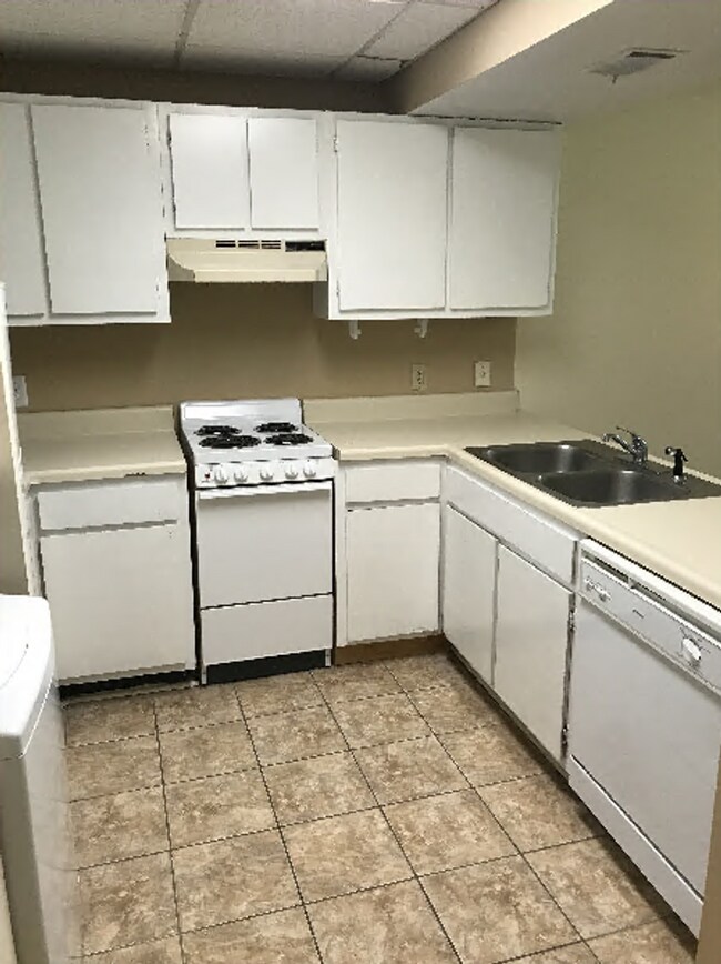 Foto del edificio - 2BEDROOM/ 2 BATH APARTMENT