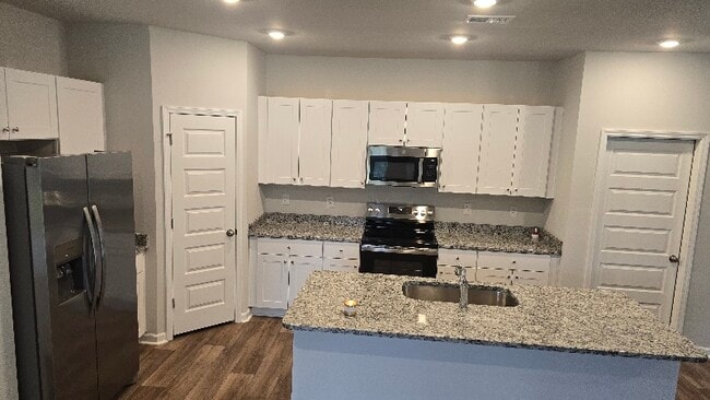 Building Photo - 213 Ladyfish Loop NW