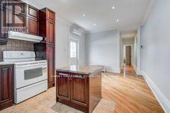 Building Photo - 1098 Bathurst St