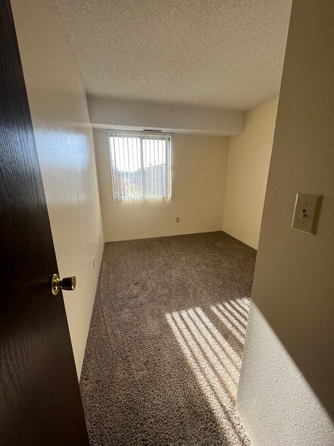 Bedroom - Oak View Apartments