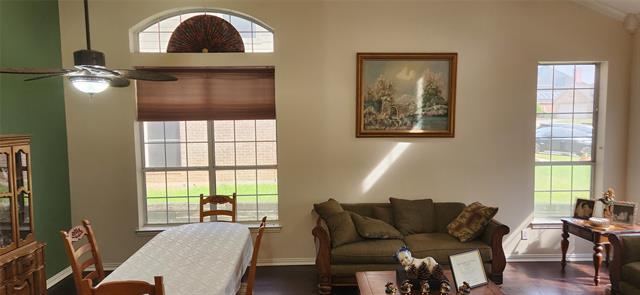 Foto del edificio - 809 Forest Hollow Dr