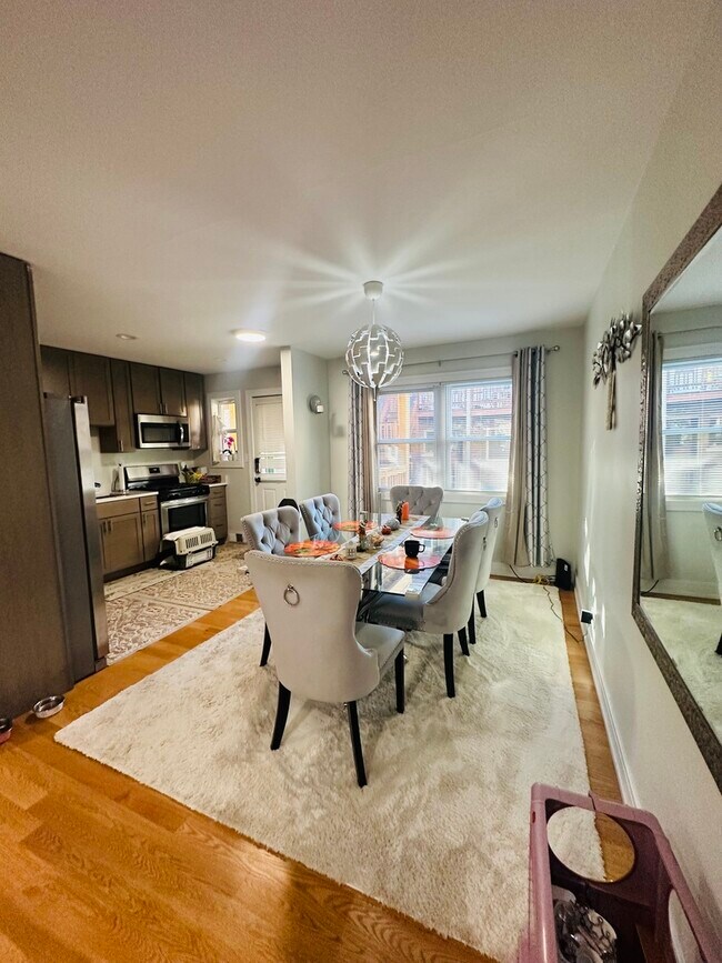 Foto del edificio - 2449 W Balmoral Ave