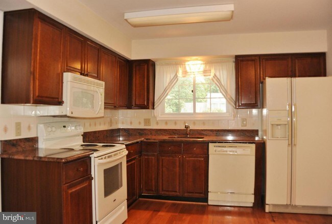 Building Photo - 8659 Pohick Forest Ct