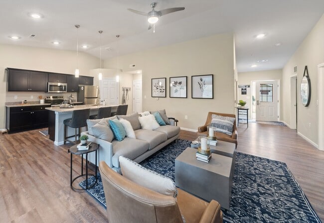 Building Photo - Redwood Holt