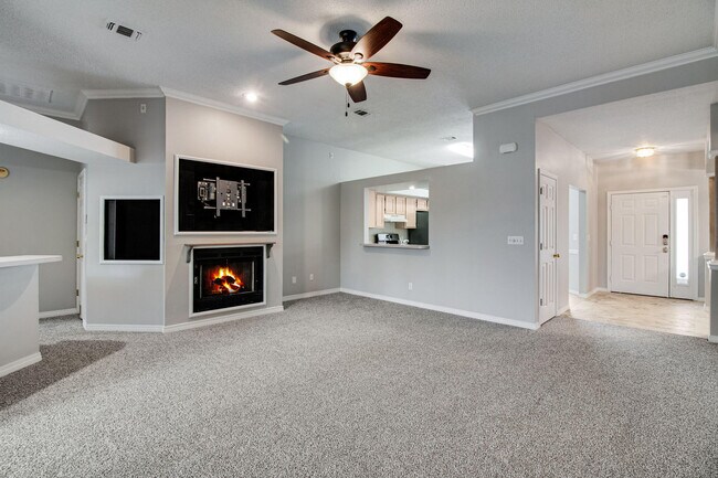 Foto del edificio - 404 Ridge Wood Cir