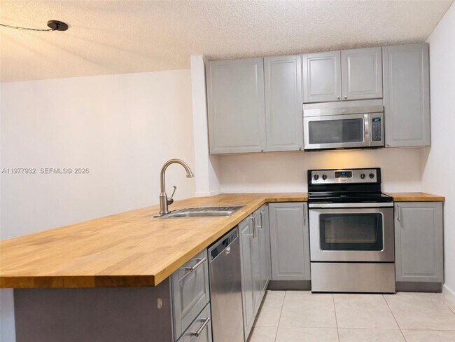 Foto del edificio - 614 Woodgate Cir