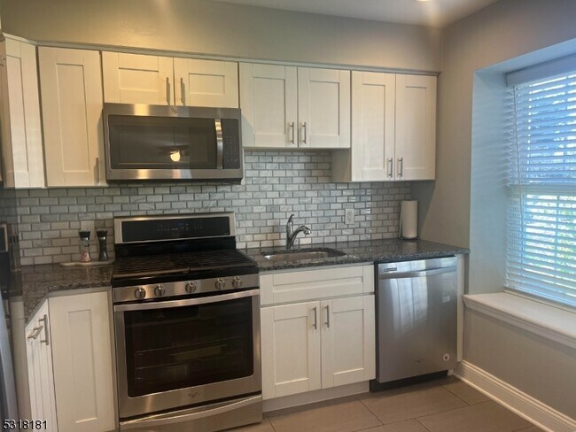 Foto del edificio - 551 Clubhouse Ct