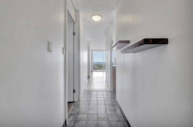 Building Photo - 4300 Waialae Ave