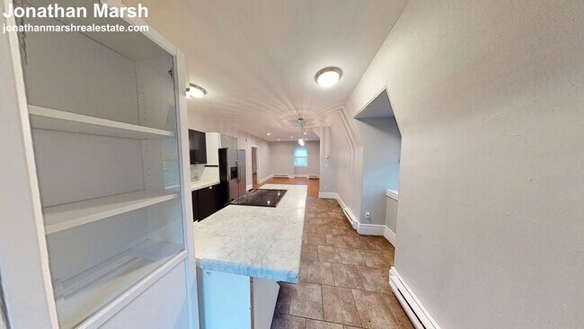 Building Photo - 35 Van Winkle St