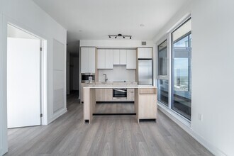 Building Photo - 1007 The Queensway