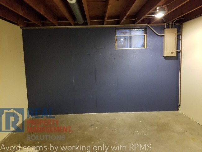 Building Photo - 3544 SE Cora Dr