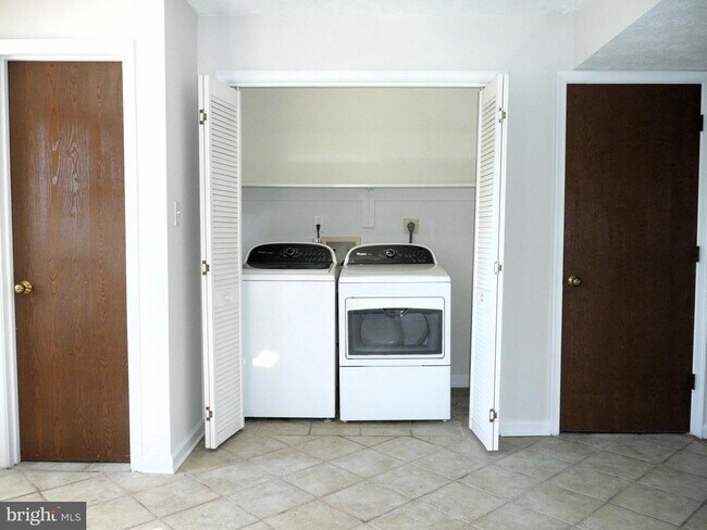 Foto del edificio - 255 Waterford Ln