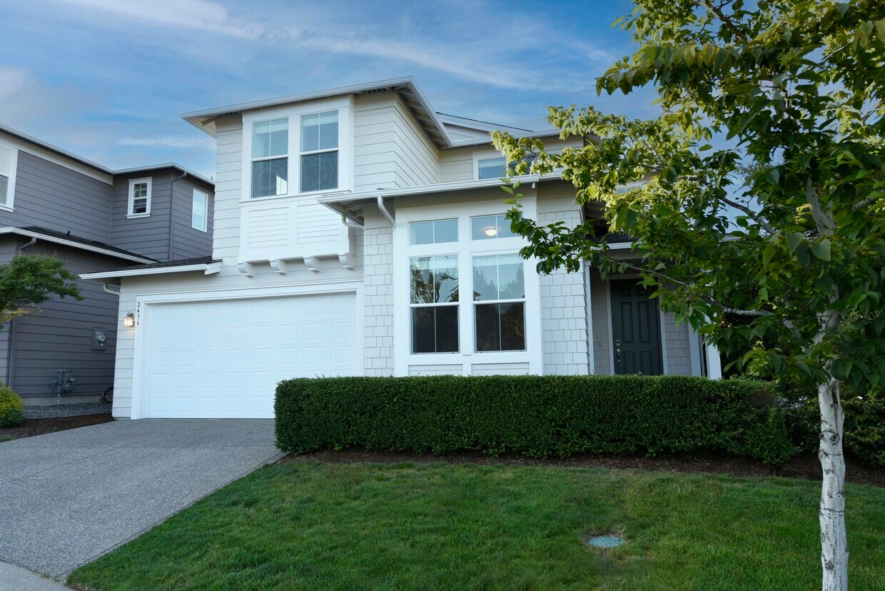 Primary Photo - 2436 NE Boulderstone Ct