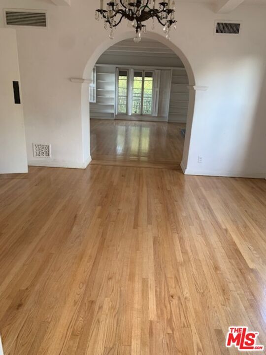 Foto del edificio - 7970 Blackburn Ave