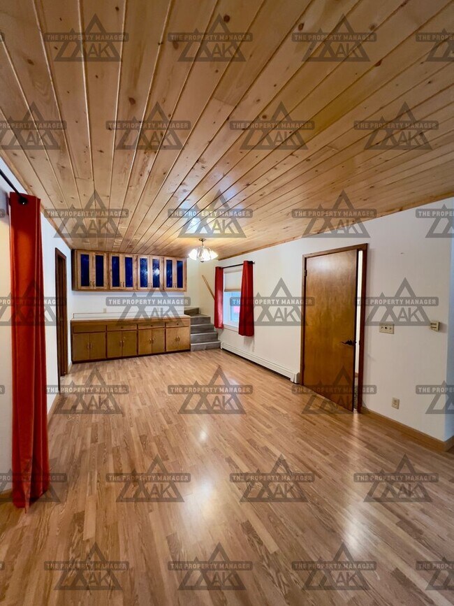 Foto del edificio - Spacious 3BR, 2.5BA Home off Chena Hot Springs Rd with Yard, Deck & Greenhouse