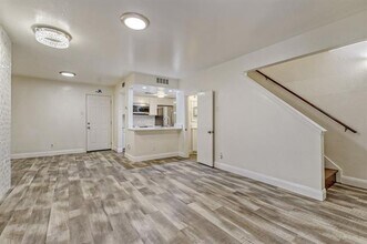 Building Photo - 8750 Park Ln