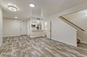 Building Photo - 8750 Park Ln