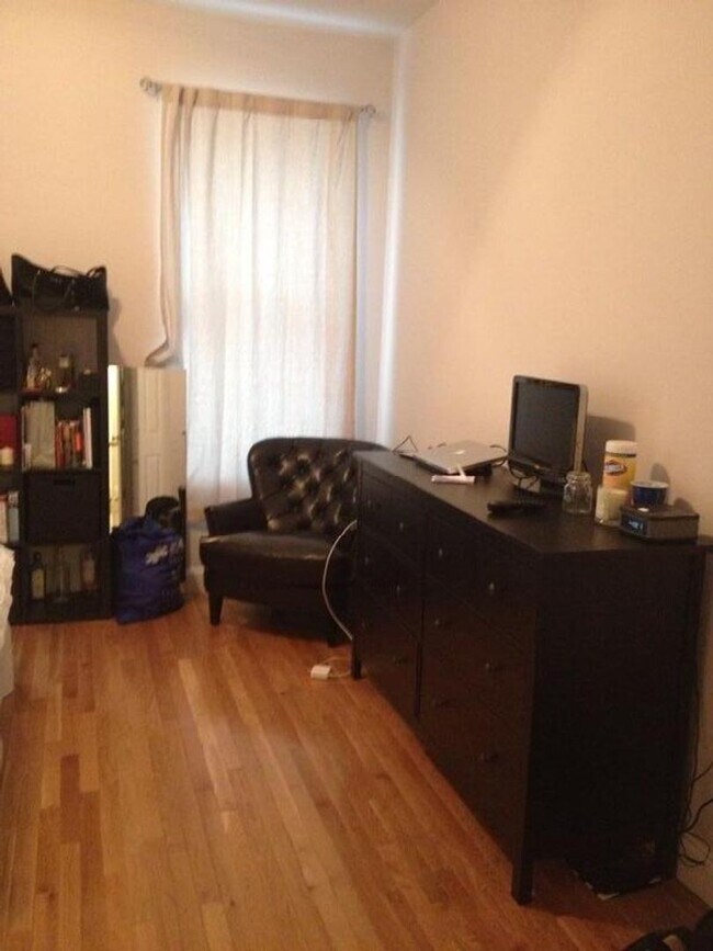 Building Photo - AWESOME SOUTH END 3 BED 3 BATH!!!