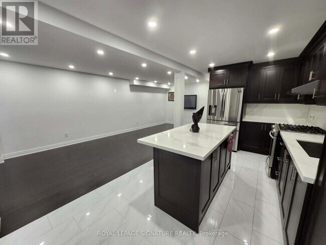 Photo du bâtiment - 99 Corkwood Crescent