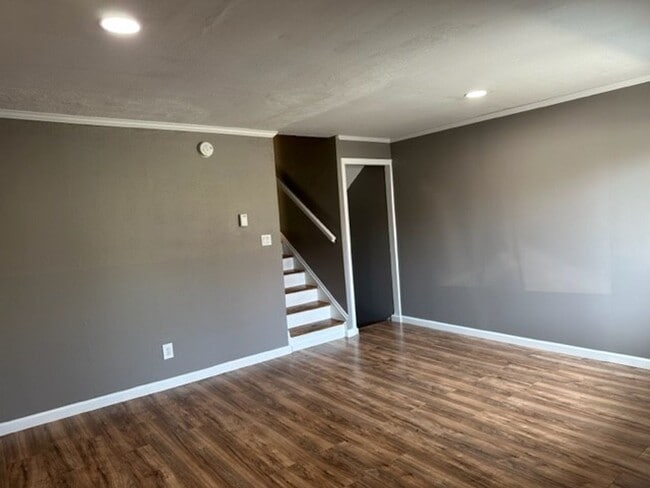 Building Photo - 3 Bedroom 1 Bath Row House in Harrisburg S...