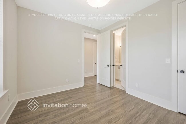 Building Photo - 220 Founders Ln