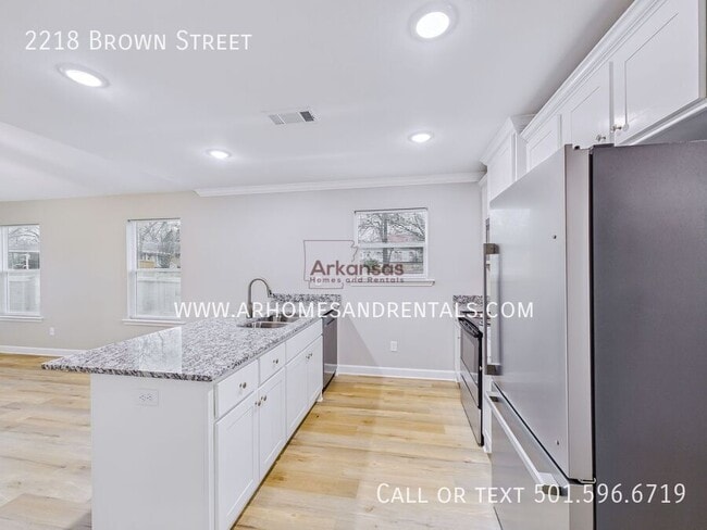 Foto del edificio - 2218 Brown St