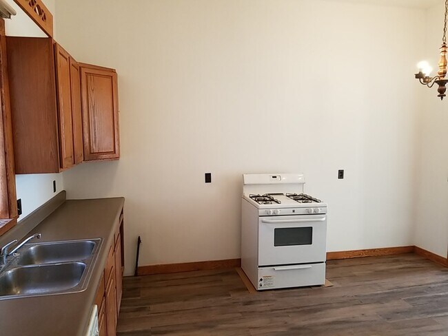 Foto del edificio - 11 W Front St