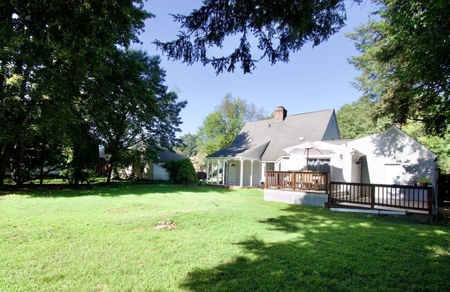 Building Photo - 1617 Plumtree Rd