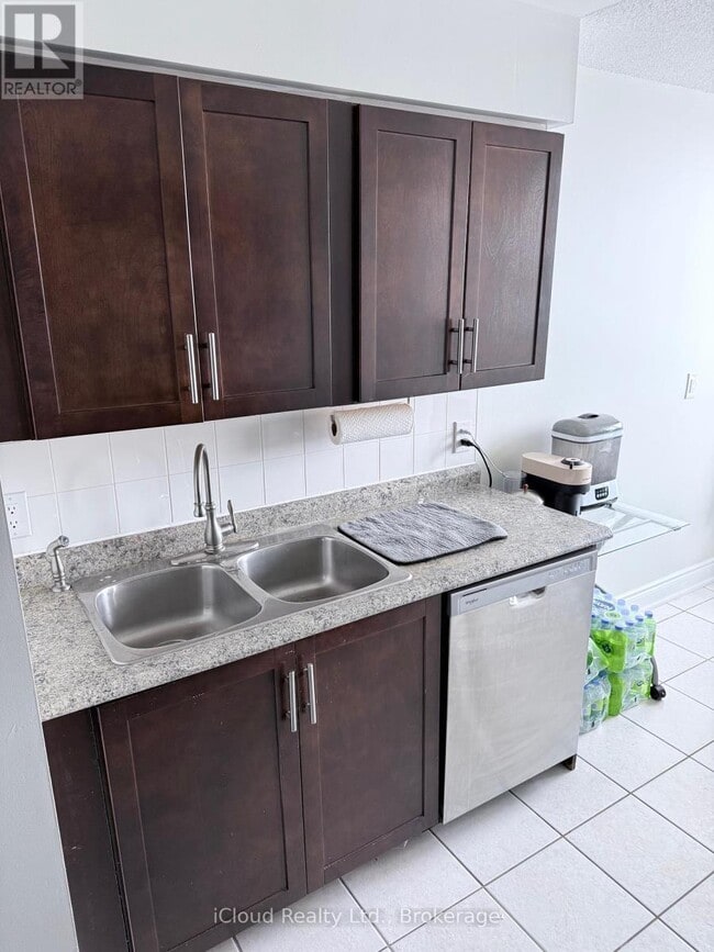 Photo du bâtiment - 156 Enfield Pl