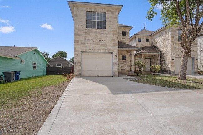 Building Photo - 7502 Lazy Creek Dr