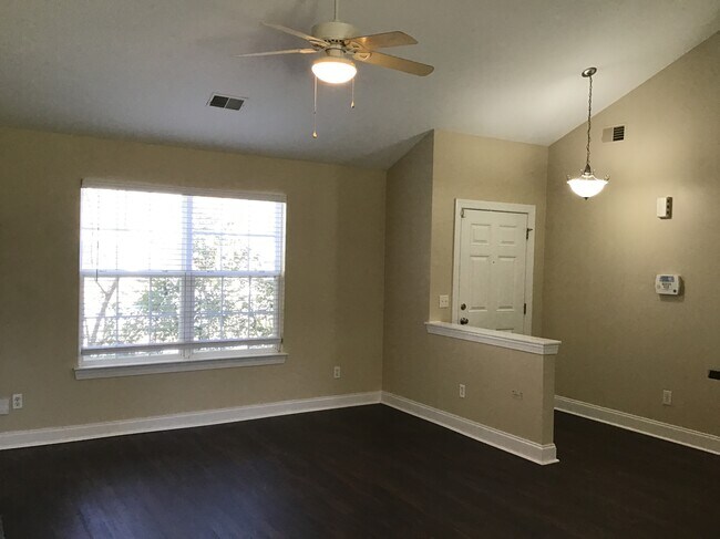 Building Photo - 305 Equinox Circle
