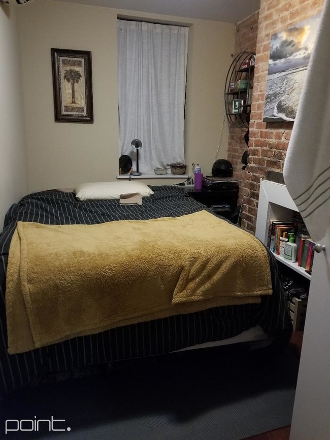 Building Photo - 514 E 6th St