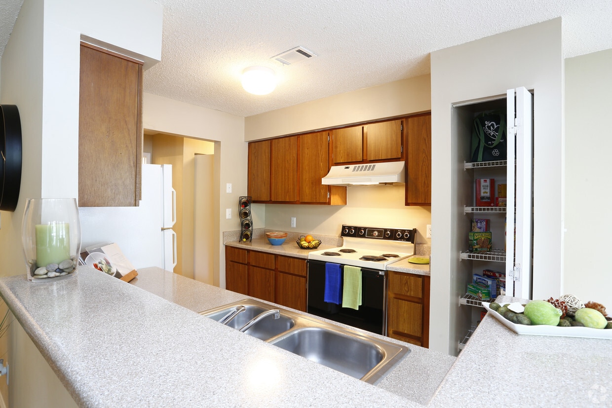 Poplar Place 605 Jones Ferry Rd Carrboro, NC Apartments for Rent in Carrboro