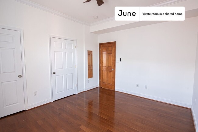 Building Photo - Room in Shared 3 bed/3.5 bath home