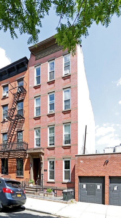 Foto principal - 477 Clinton St